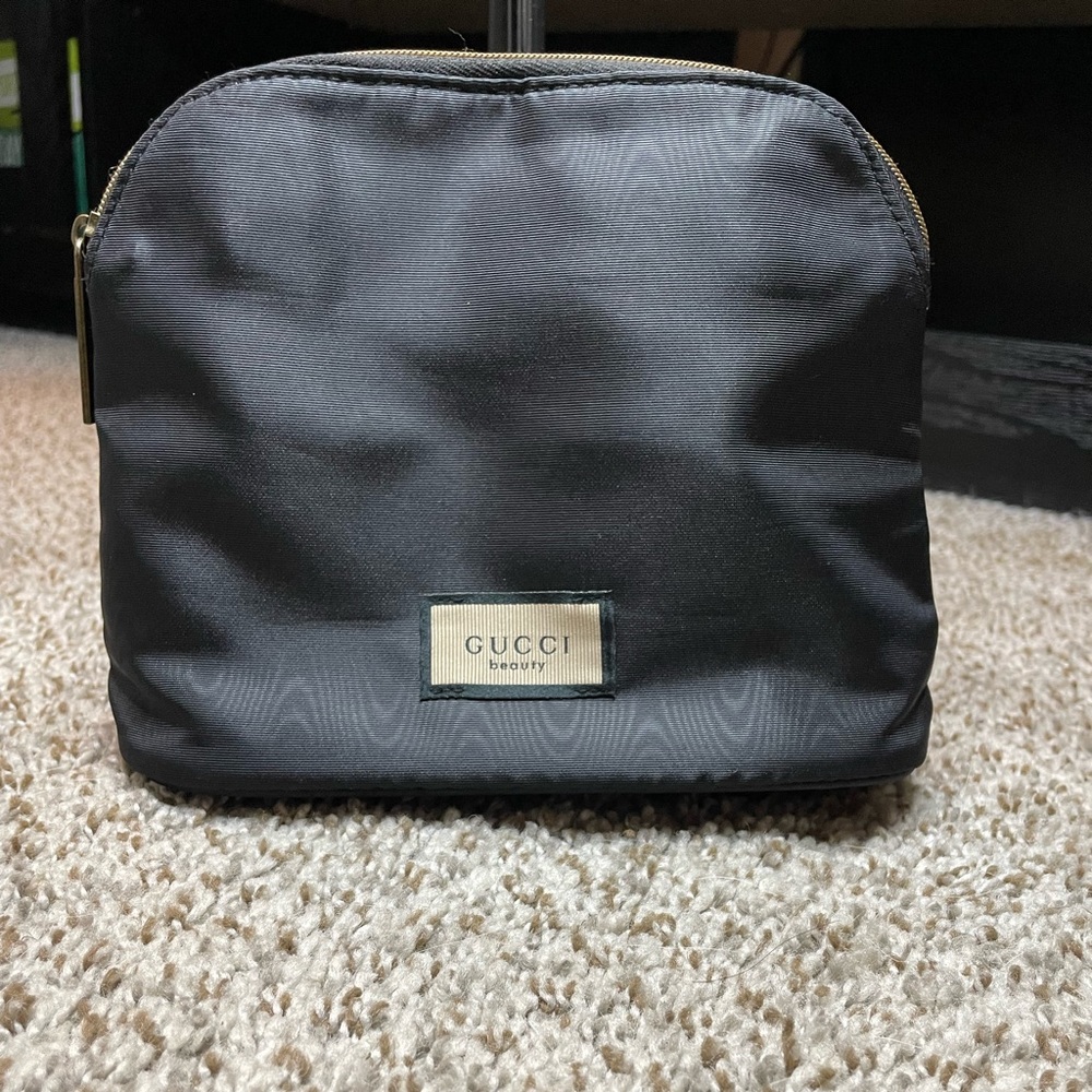 EUC 💕 Gucci Beauty Black Makeup Cosmetic Bag